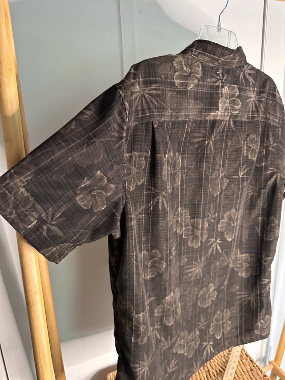 Van Heusen Brown Floral Short-Sleeve Button-Down Shirt Hawaiian style - Picture 6 of 10